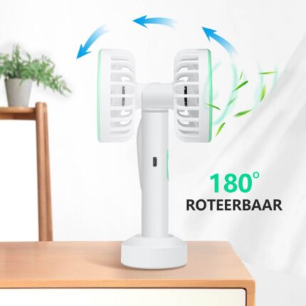 Met de BenjaGoods 2-in-1 Draagbare Mini Ventilator met LED Lamp verjaag jij op een diervriendelijke manier insecten, je bespaart geld doordat je geen batterijen nodig hebt en hebt verkoeling waar jij maar wilt, door het via de USB op te laden! Via de ingebouwde 2000 mAh batterij kan je tot wel 8 uur lang verfrissing krijgen, je hebt de keuze tussen 3 verschillen krachtstanden. Daarnaast heeft de verlichting ook nog 3 standen van zacht tot super fel en kan je de kop 180 graden draaien. Handig voor je TikTok dansvideo’s! Inclusief houder voor op je bureau en Micro USB-oplaadkabel.